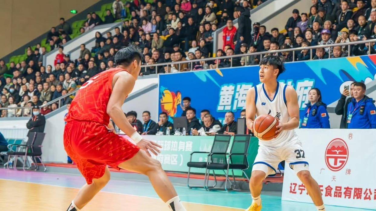 爱游戏在线赛地聚焦：CBA季后赛冲刺阶段热度飙升；切尔西单刀错失；赛场秩序良好；控场能力受关注的简单介绍